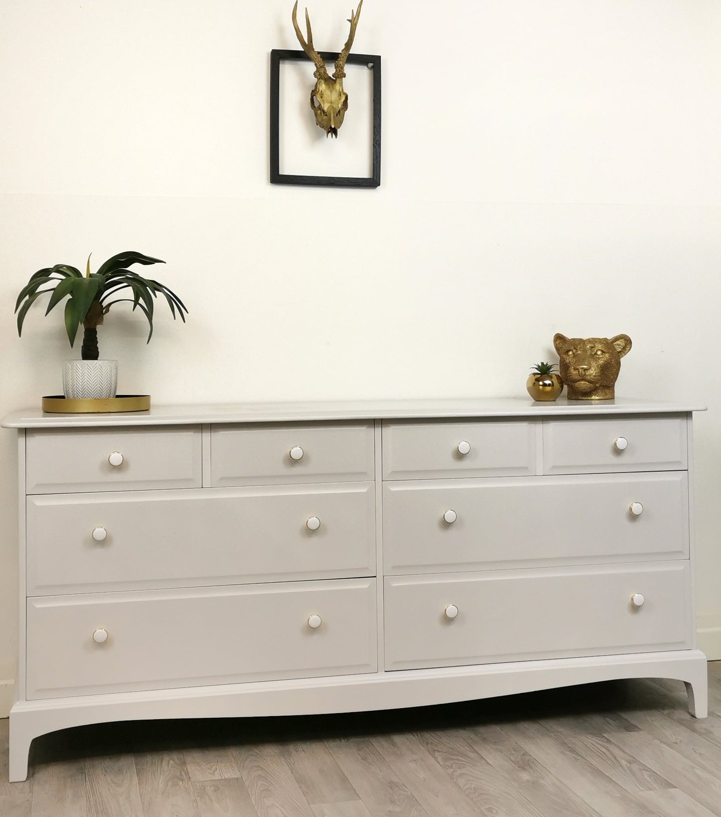 Stag Minstrel Captains Chest , 8 Drawer Captains Chest in white