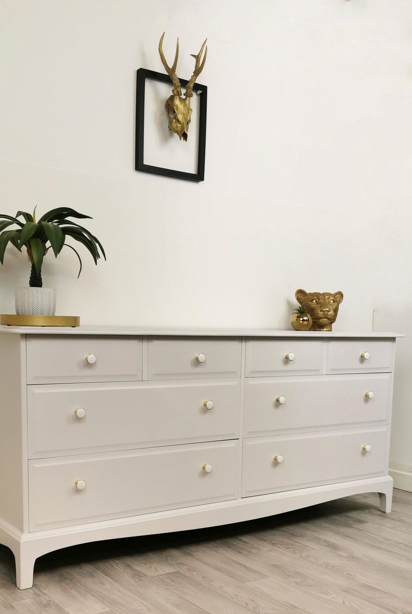 Stag Minstrel Captains Chest , 8 Drawer Captains Chest in white