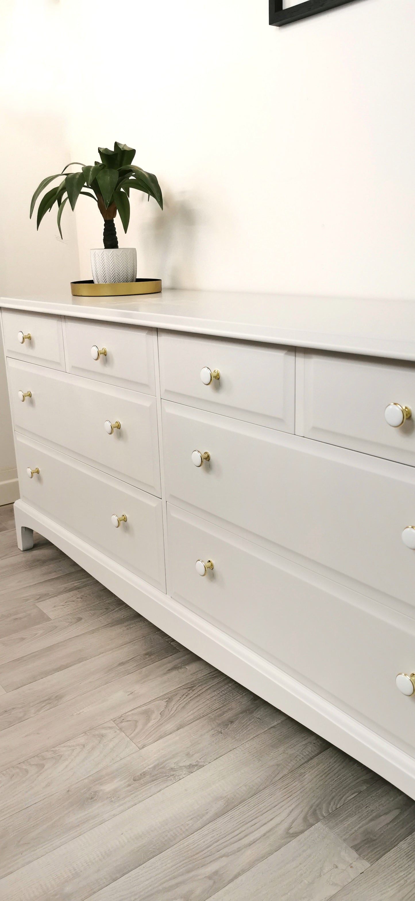 Stag Minstrel Captains Chest , 8 Drawer Captains Chest in white