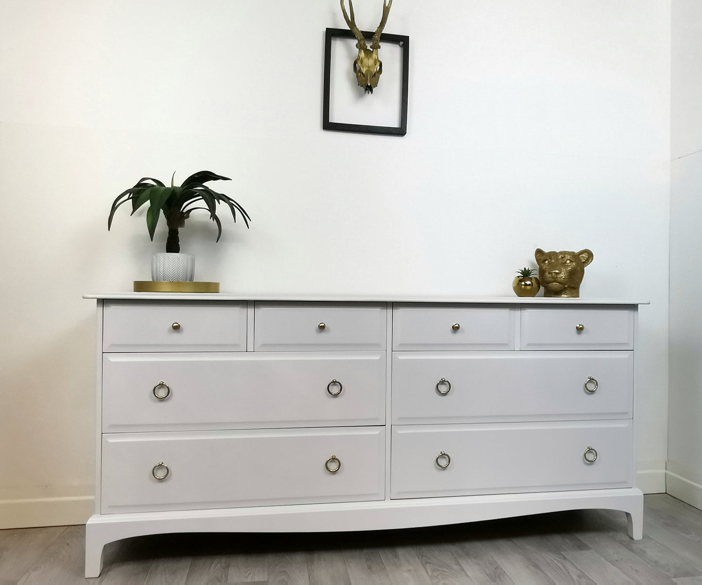 Stag Minstrel Captains Chest , 8 Drawer Captains Chest in white