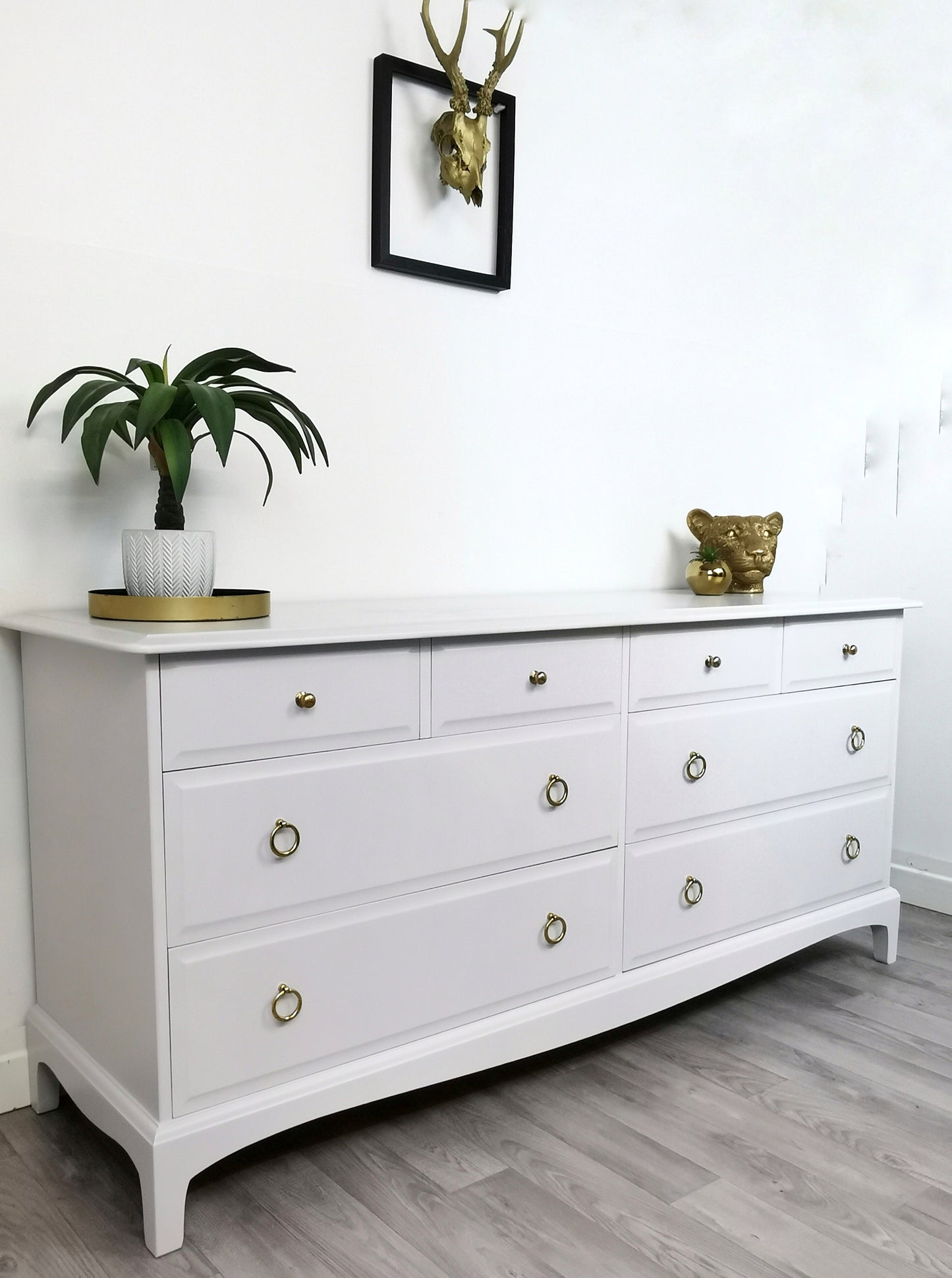 Stag Minstrel Captains Chest , 8 Drawer Captains Chest in white