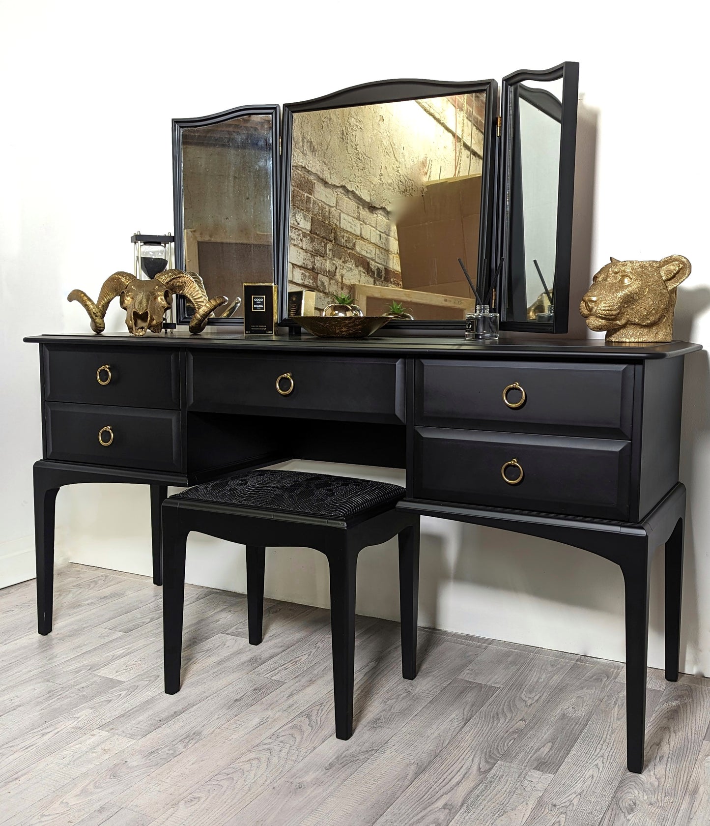 Stag Minstrel Dressing Table