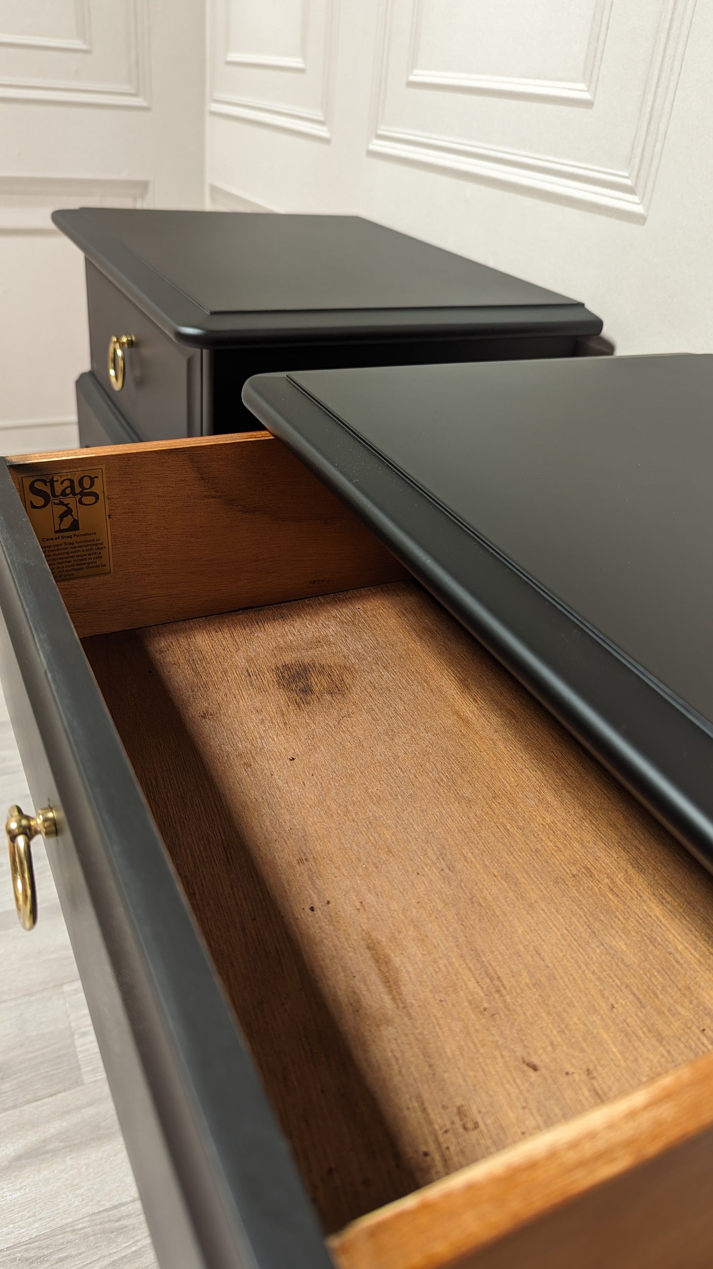 Stag Minstrel 'Leggy' bedsides
