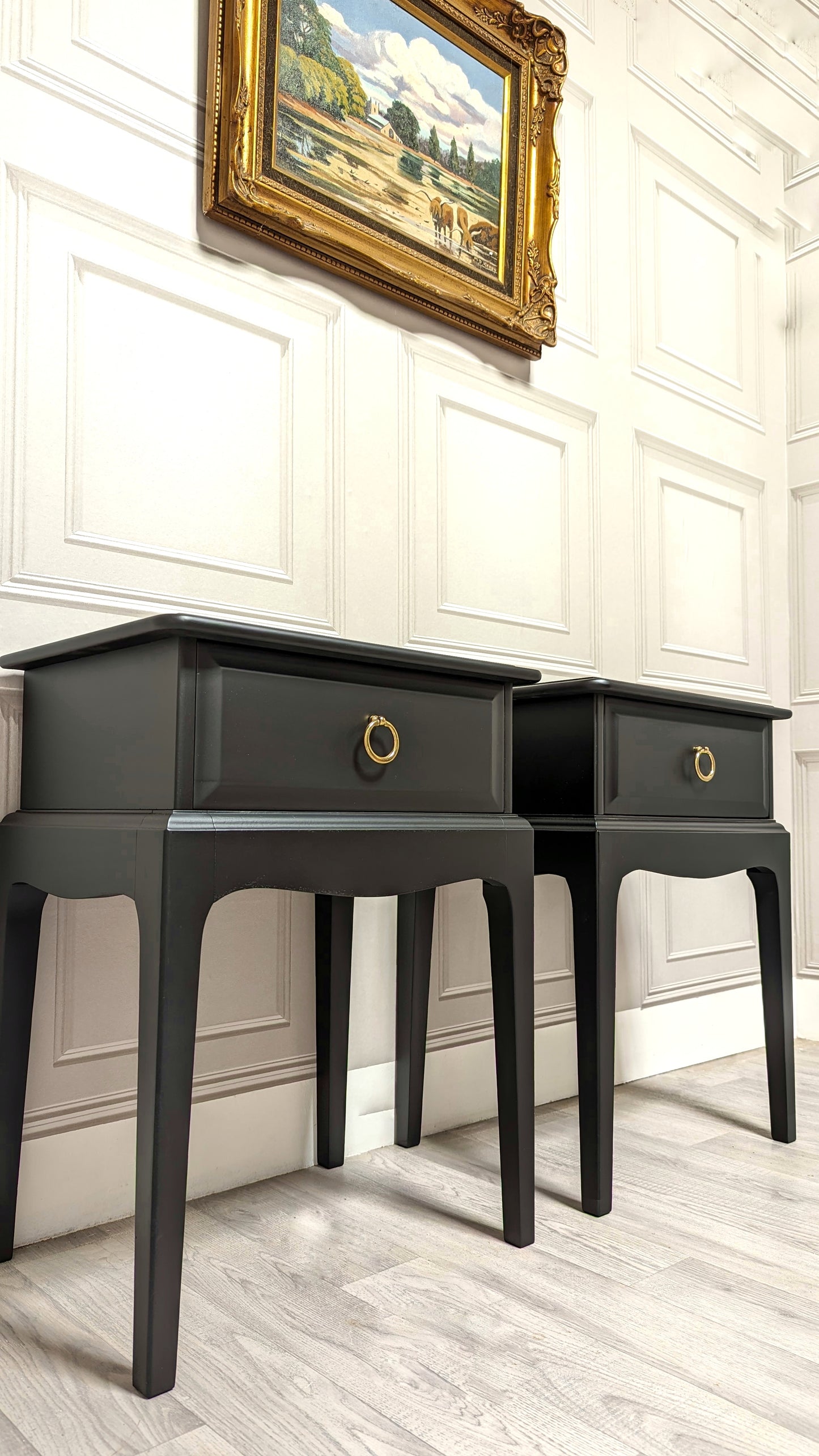 Stag Minstrel 'Leggy' bedsides