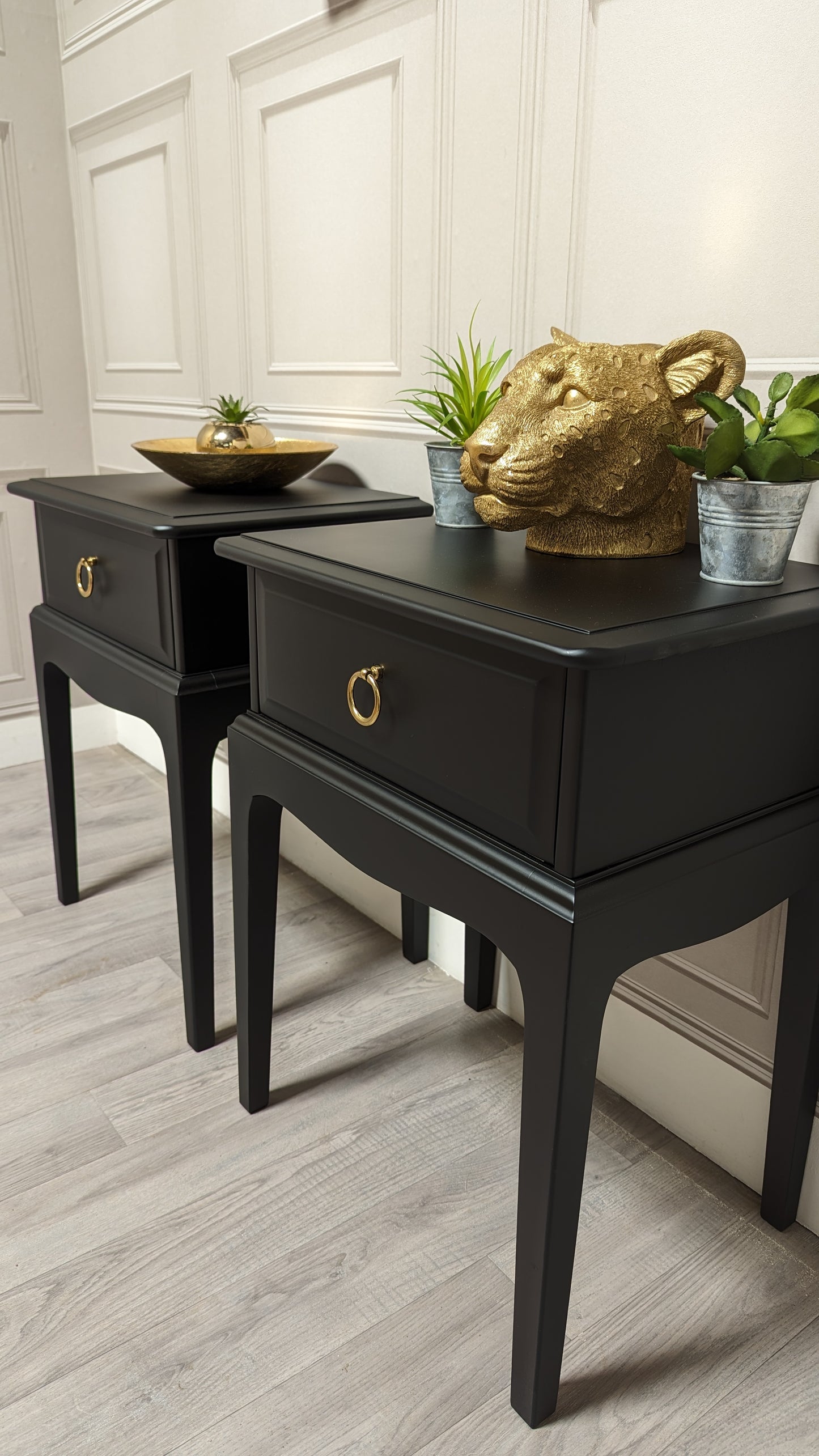 Stag Minstrel 'Leggy' bedsides
