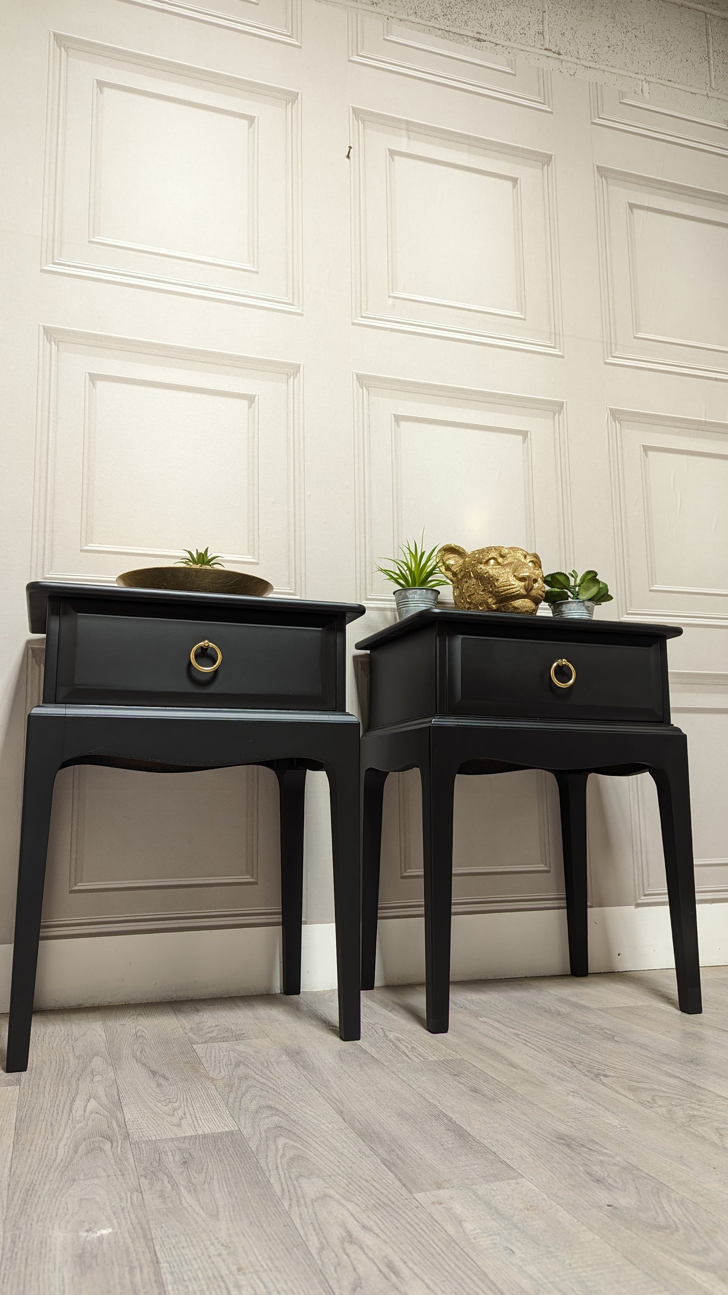 Stag Minstrel 'Leggy' bedsides