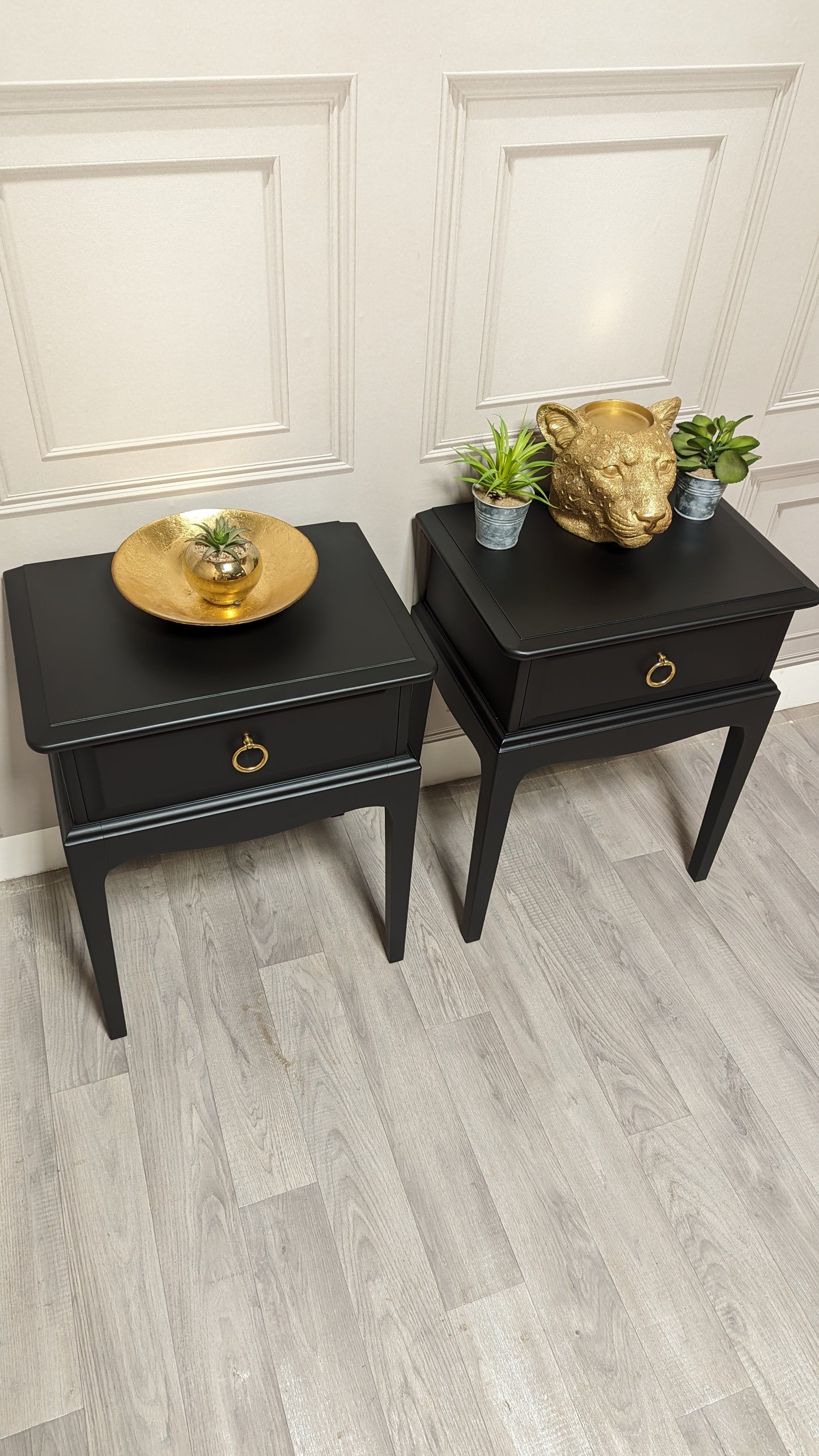Stag Minstrel 'Leggy' bedsides
