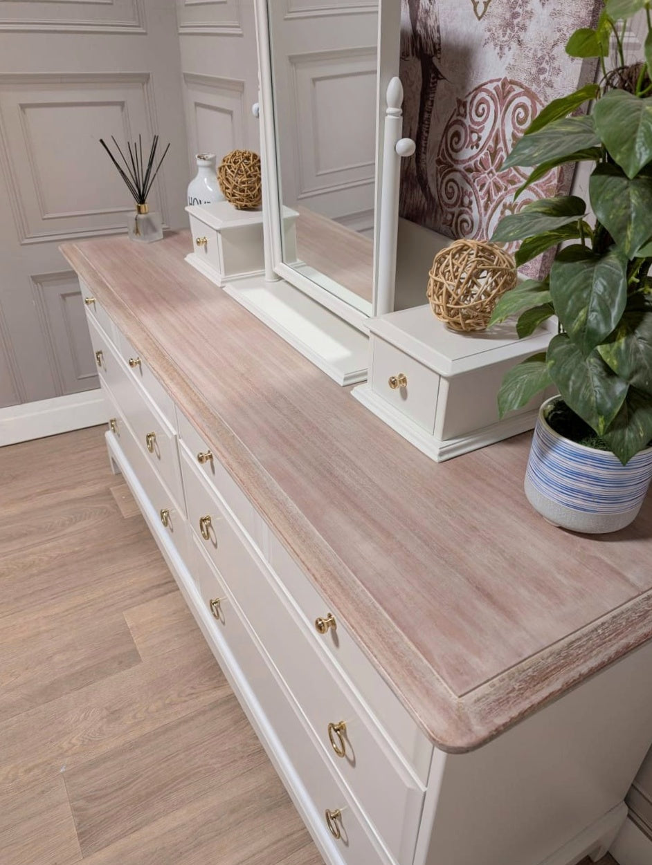 Stag Minstrel Captains Chest , 8 Drawer Captains Chest in white