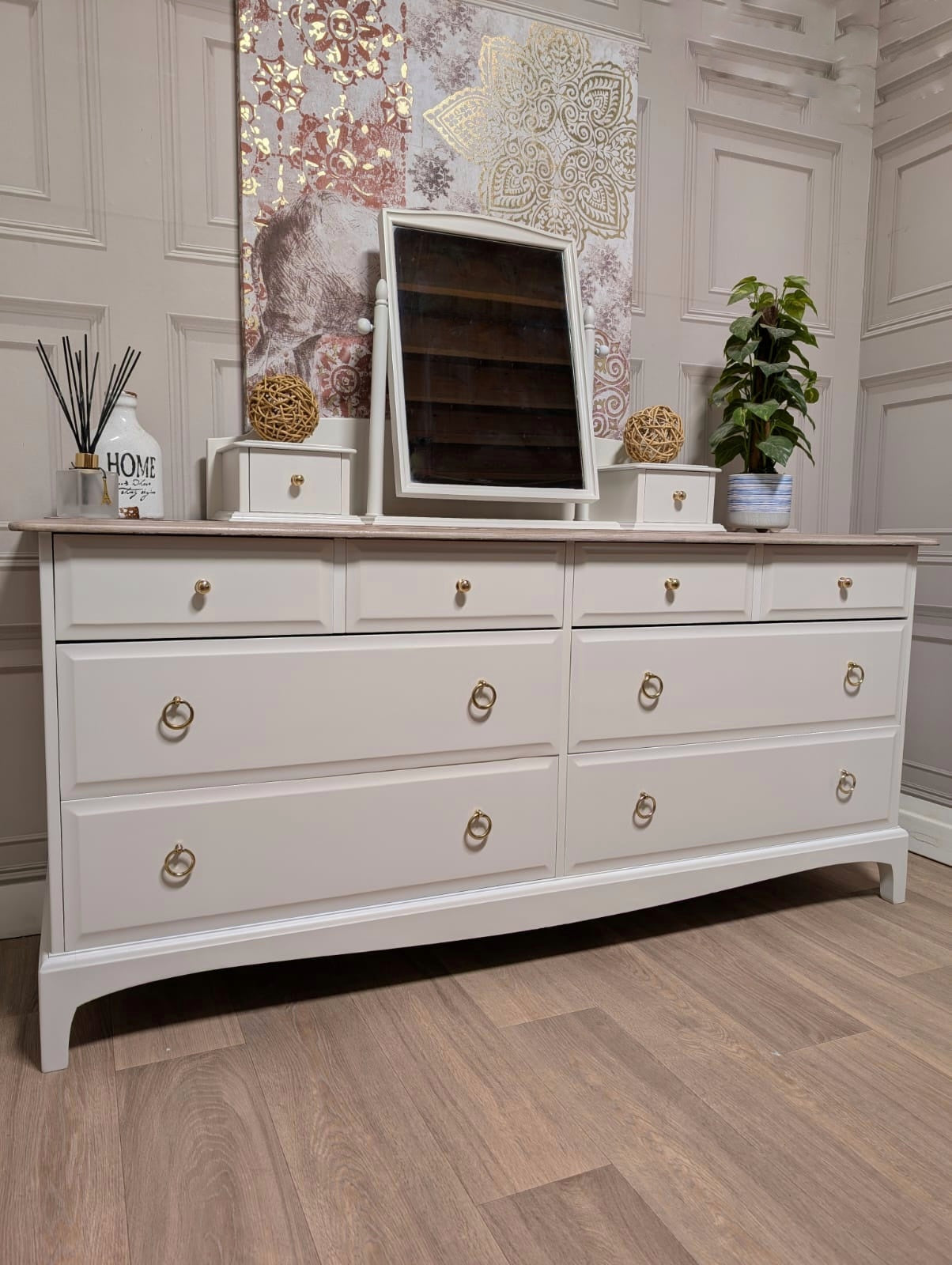 Stag Minstrel Captains Chest , 8 Drawer Captains Chest in white