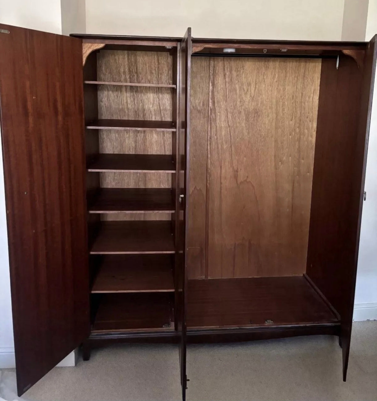 Black Stag Minstrel Triple Wardrobe