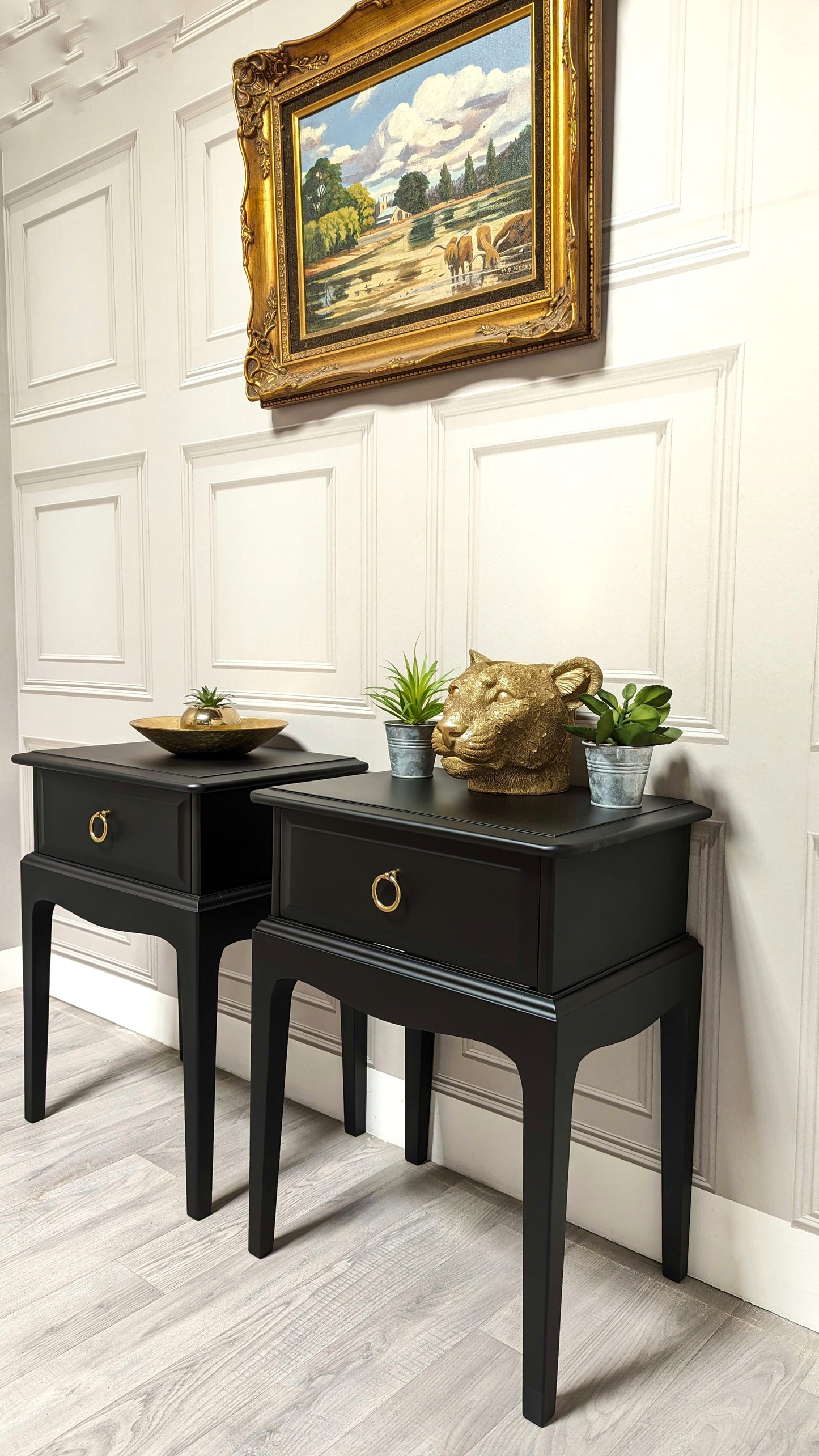 Stag Minstrel 'Leggy' bedsides