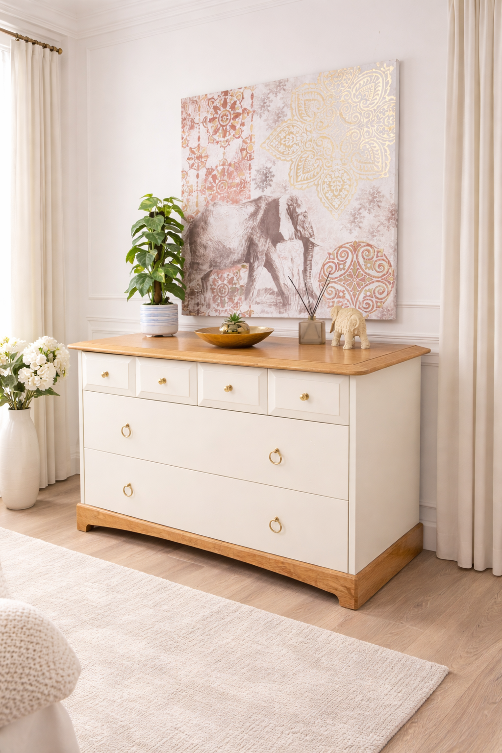 Stag Madrigal chest of drawers, 4 over 2, solid oak. Beautiful vintage chest of drawers.
