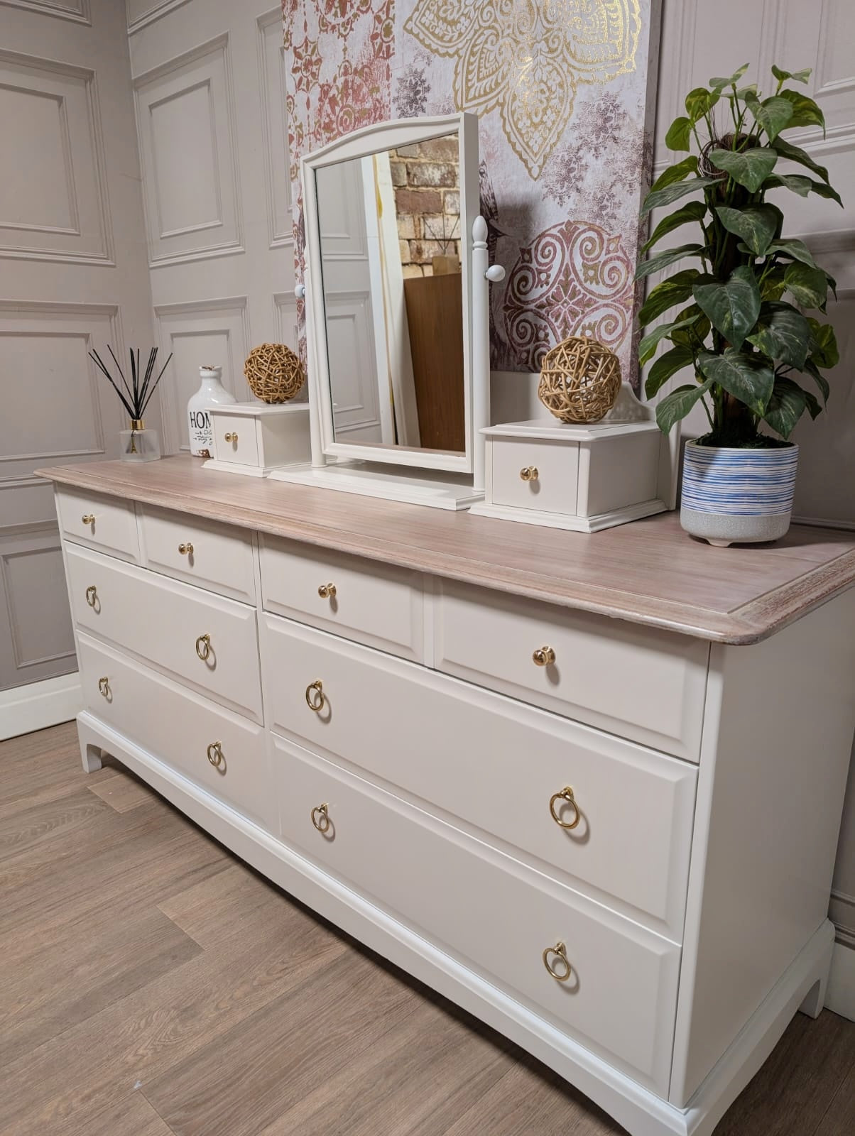 Stag Minstrel Captains Chest , 8 Drawer Captains Chest in white