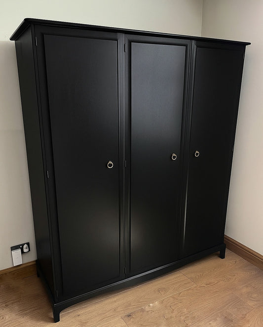 Black Stag Minstrel Triple Wardrobe